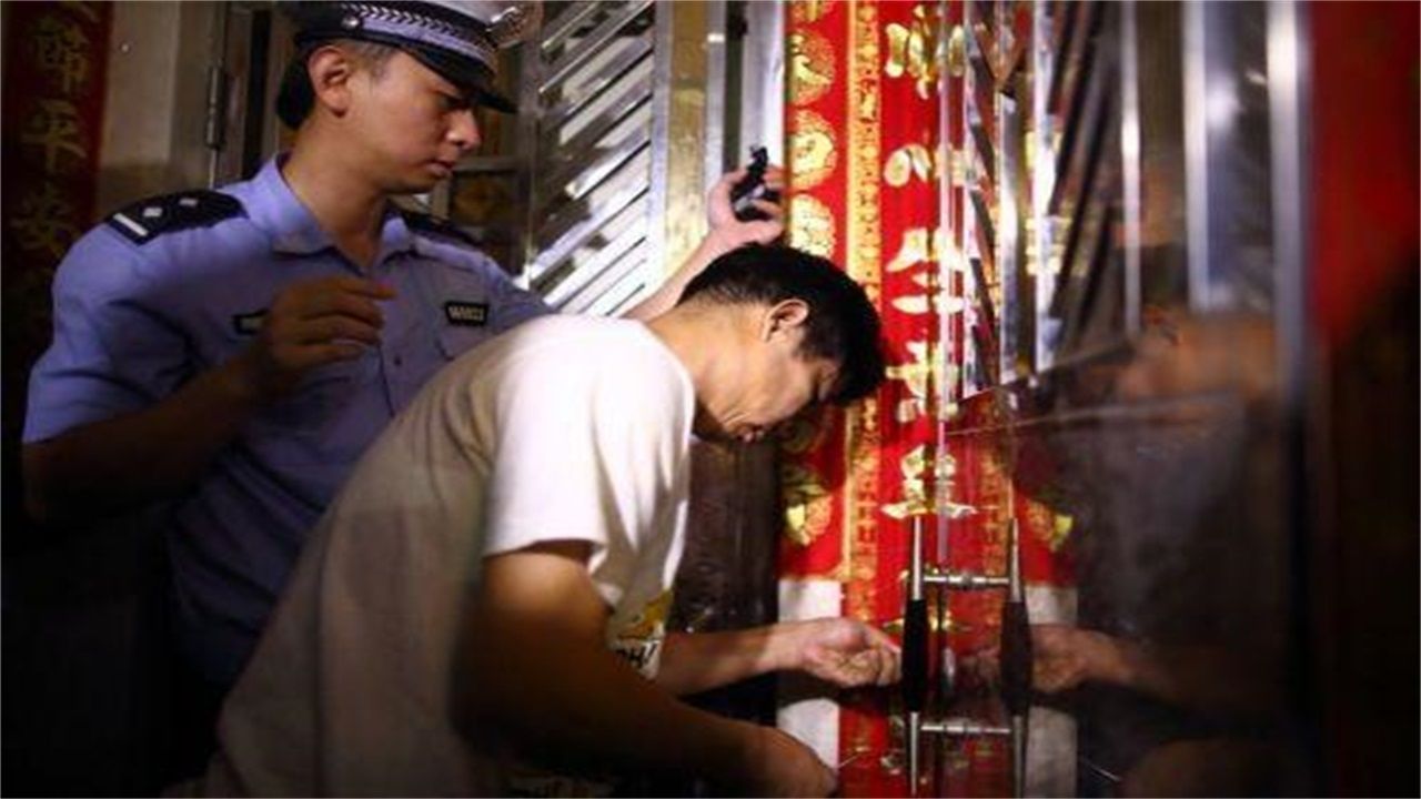 张家口请开锁师傅开了锁后，师傅为什么一般都不进门，就算主人请也不进去？